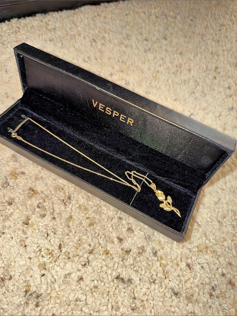 VESPER Gold-Tone Pendant Necklace Like New